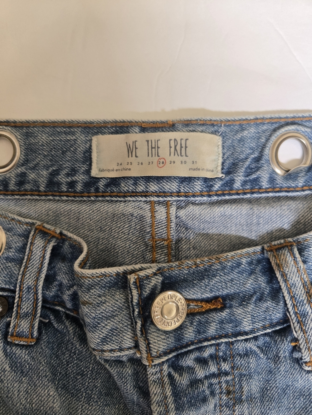 WE THE FREE Frayed Hem Light Blue Denim Shorts .Size 28 - Picture 3 of 11